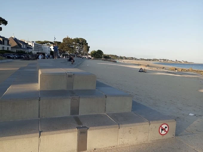 Anti-submersion dike at the entrance of the Grande Plage in Carnac