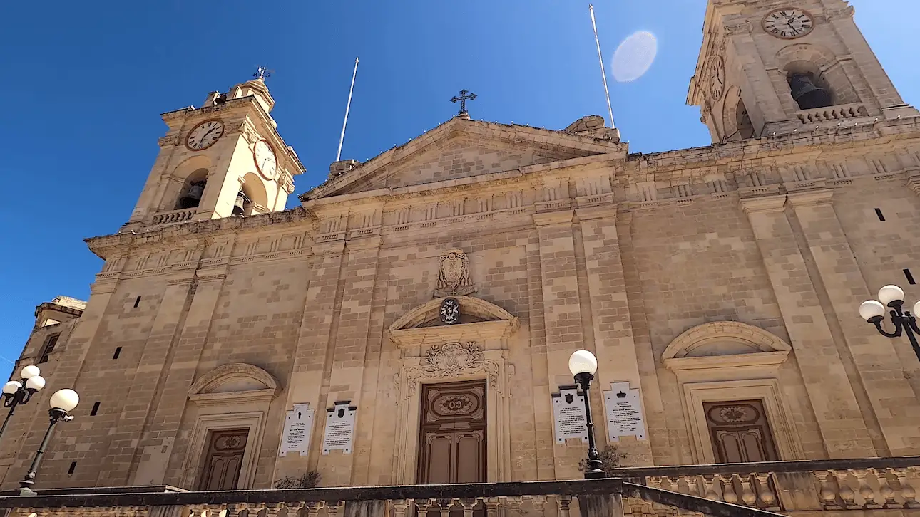 Fachada de la iglesia de la Inmaculada Concepción