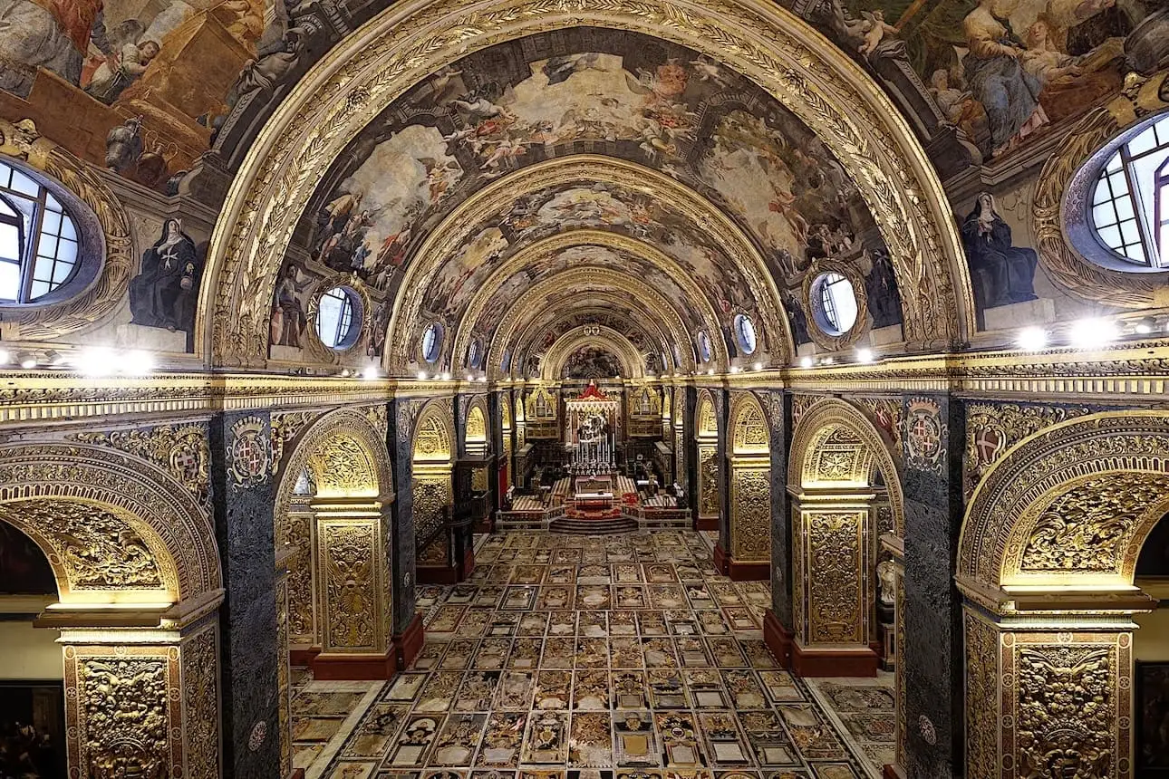 Interior de la Concatedral de San Juan en Malta