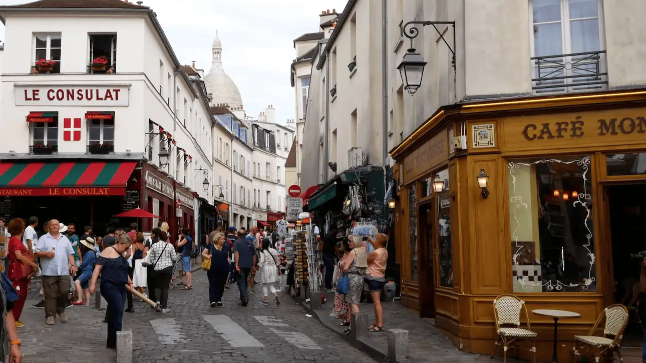 Calle animada de Montmartre