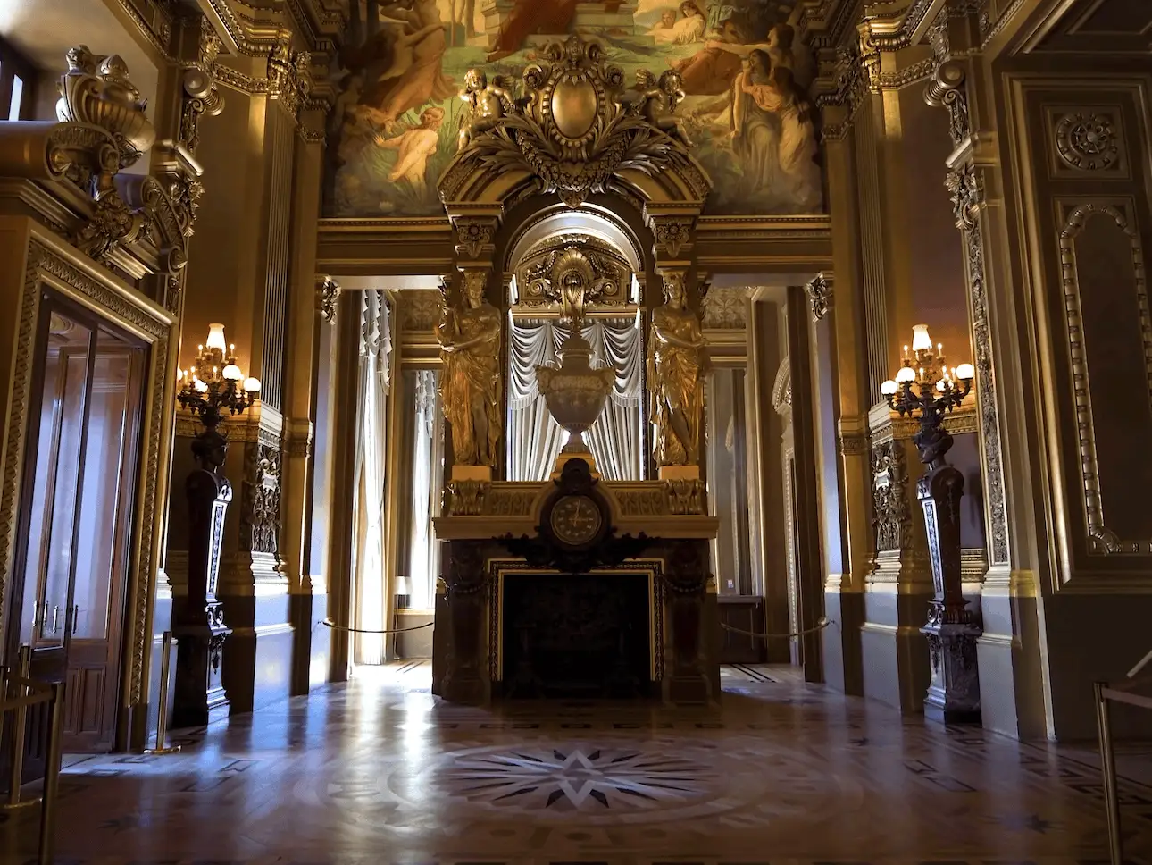 Pasillo majestuoso del Palacio Garnier