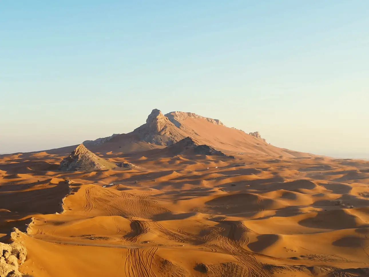 Arenas rojas del desierto de Dubái