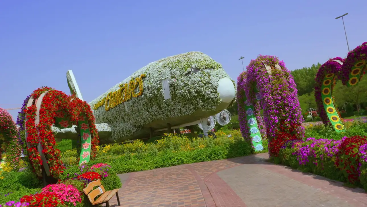 Avión Emirates del Miracle Garden