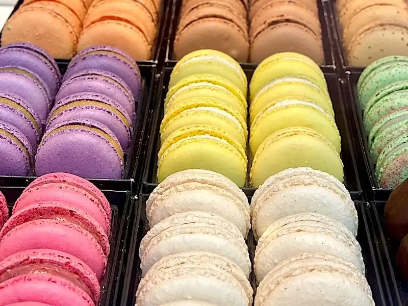 Macarons multicolores