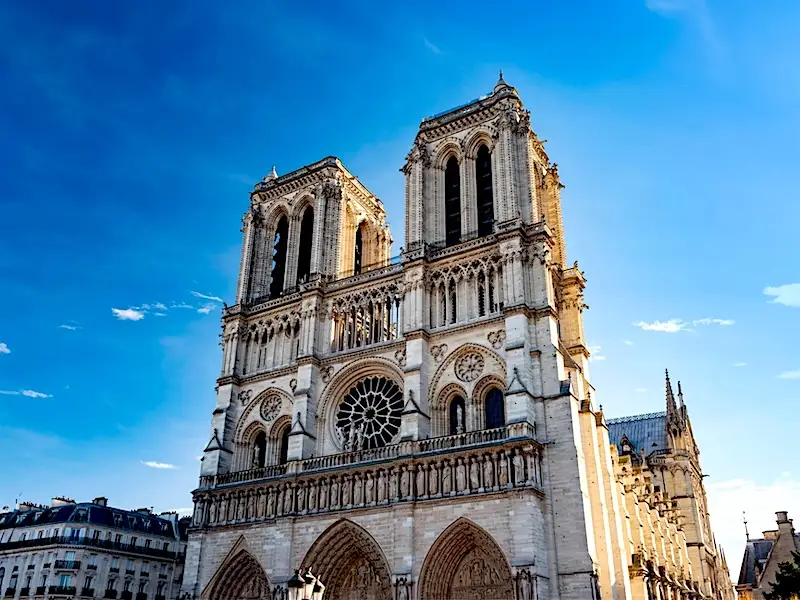 Fachada de la catedral de Notre-Dame de París