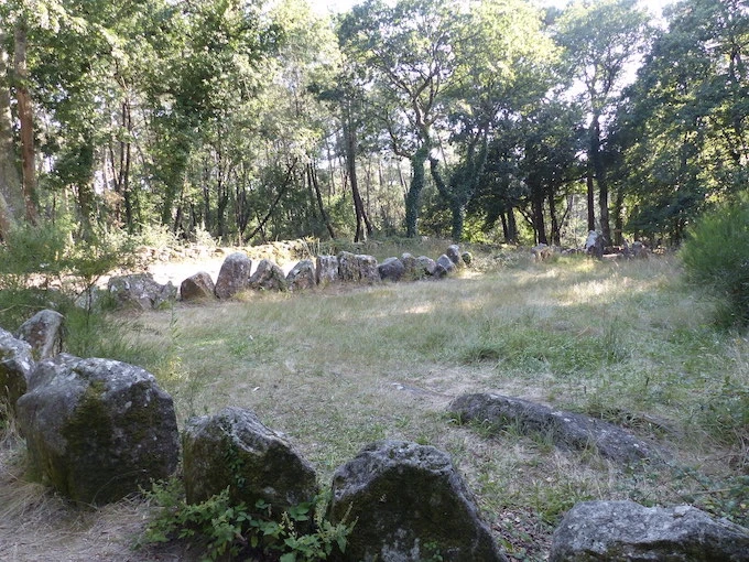 Small menhirs forming a rectangle