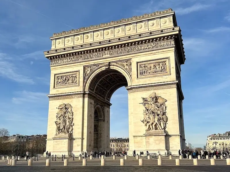 Arc de Triomphe in Paris Frontal view of the Arc de Triomphe in Paris