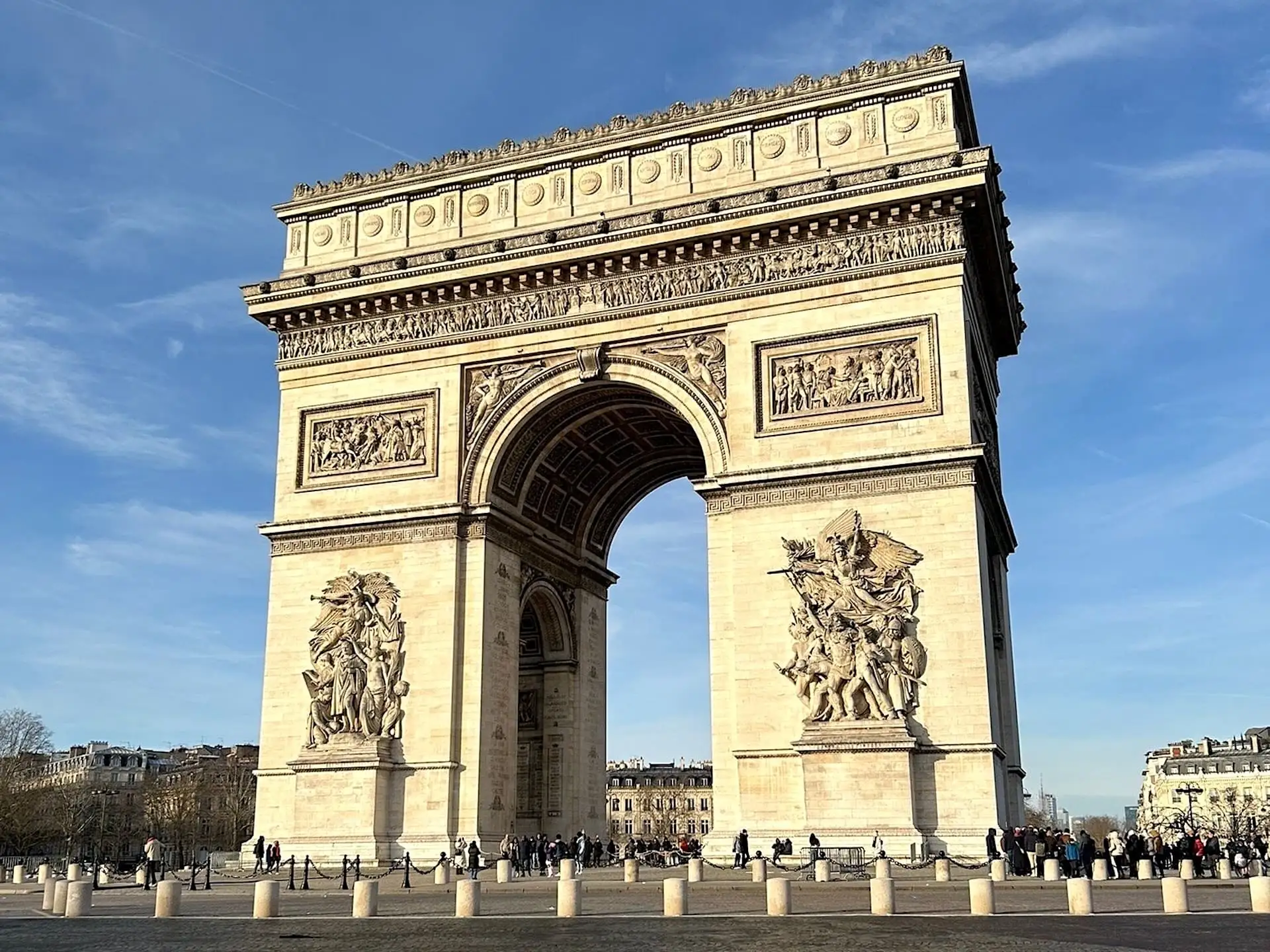 Frontal view of the Arc de Triomphe in Paris