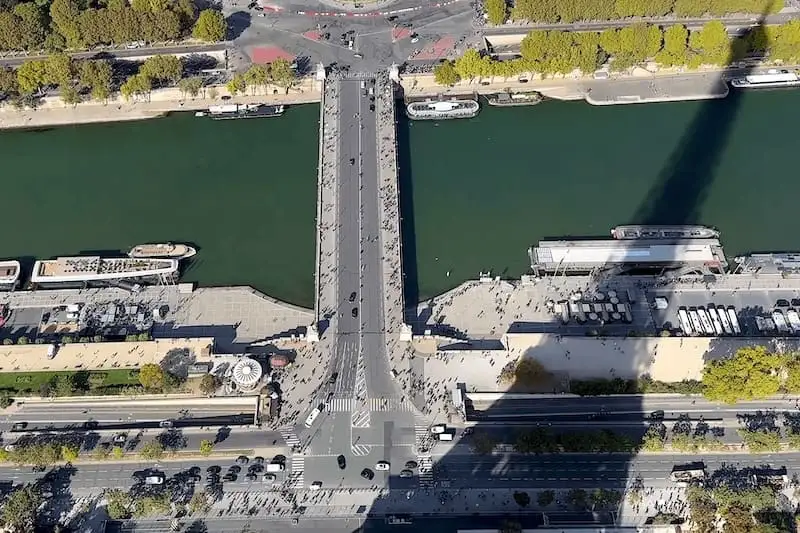 Shadow of the Eiffel Tower Shadow of the Eiffel Tower on the Seine from the top floor