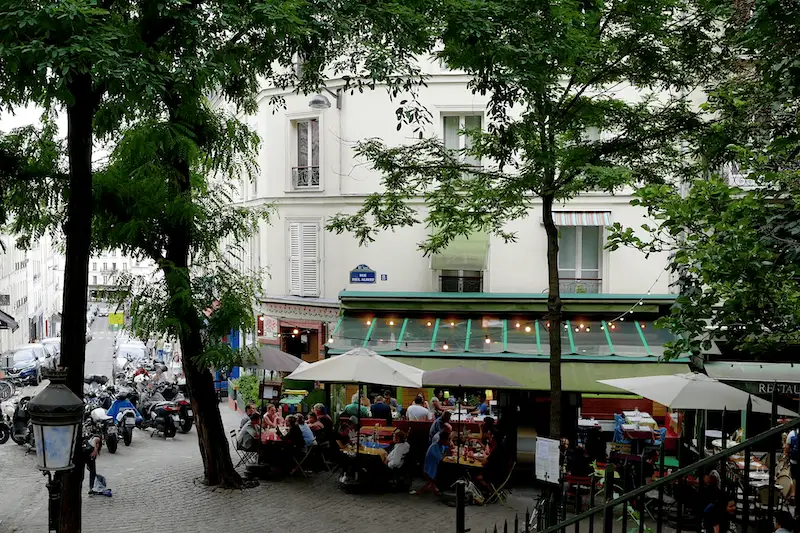 Café in Montmartre Square with a café in Montmartre